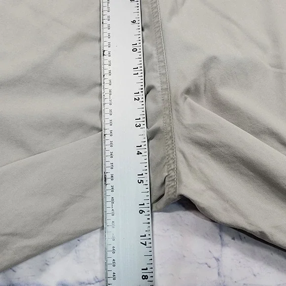 Columbia MENS SIZE 42 Tan Cargo Shorts XM4071 Dad 8" Inseam Hiking Outdoor - Picture 13 of 14